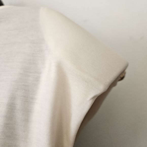 Massimo Dutti Button Shoulder Cream Jersey Top NWT - Picture 4 of 9